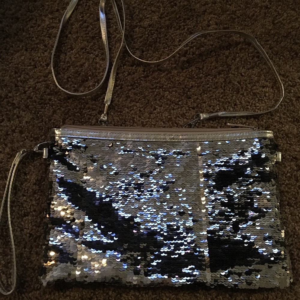 Nwot Multi Purpose Silver Flip Sequin Handbag - image 2